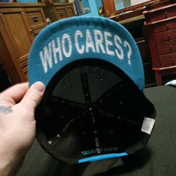 Snapback hat with who cares embroidered in it - Picture 3 of 3